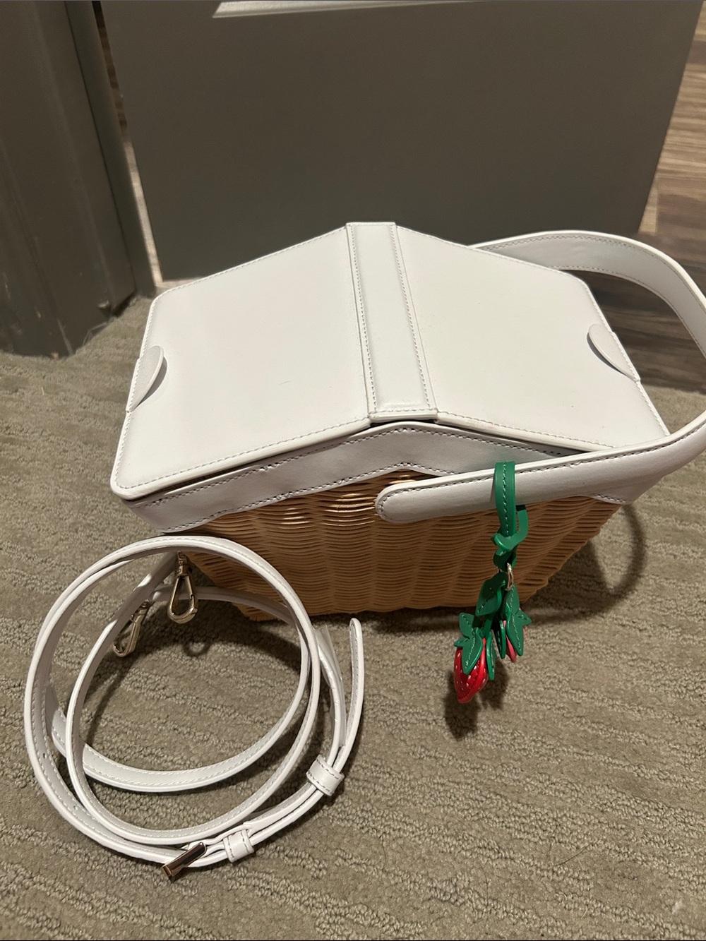 Kate spade picnic basket purse - Picture 2 of 4